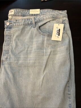 Universal Thread Light Blue Women’s Straight Leg Jeans